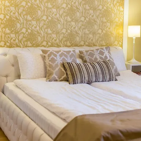 Colours Superior With Free Parking Apartment