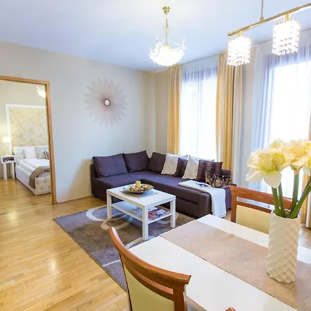 Colours Superior With Free Parking Apartment